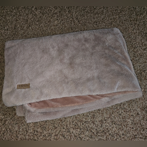 UnHide Plush Blanket in Mauve Pink - Picture 1 of 3